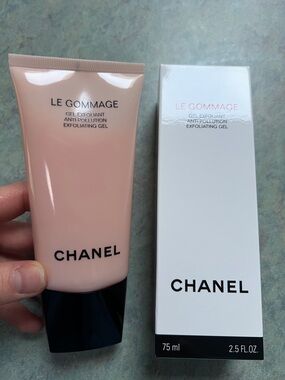 CHANEL Le Gommage Exfoliating Gel